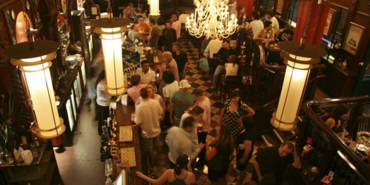 London After Dark: Local Bars, Late Kitchens, New Friends